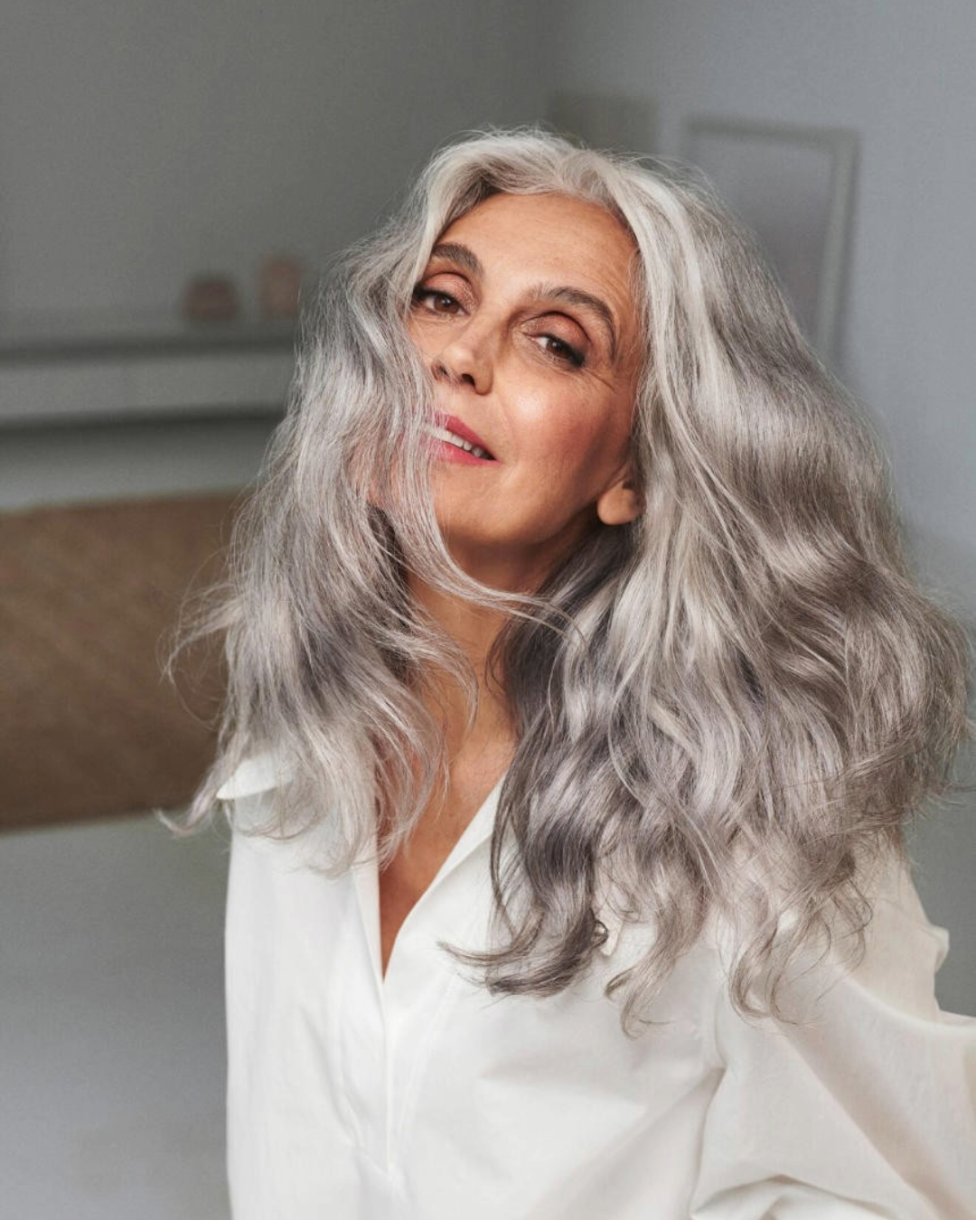 lmature lady with transitional grey hair colouring